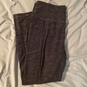 Victoria’s Secret 7/8 essential pocket leggings